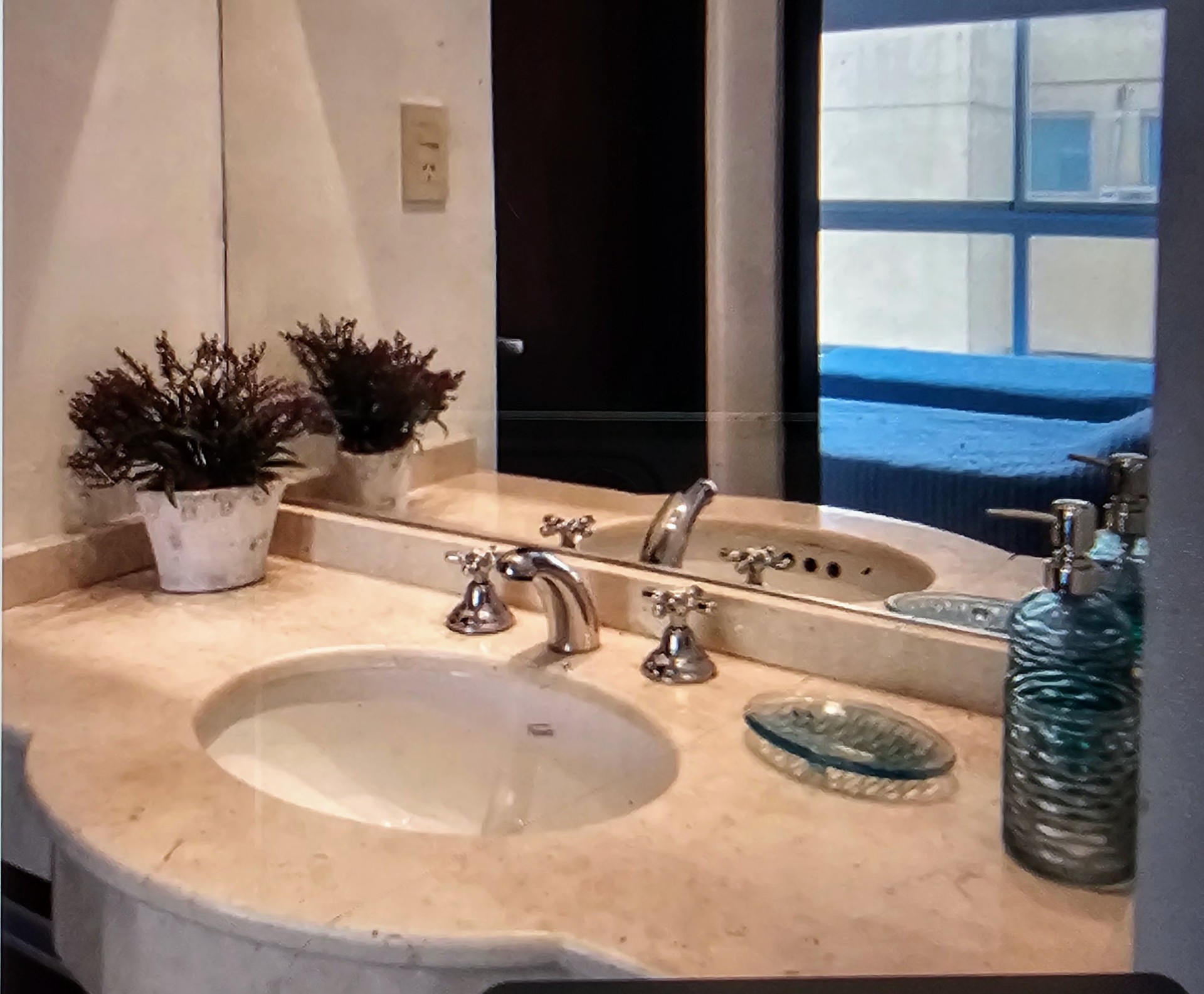 Baño con bacha de mármol